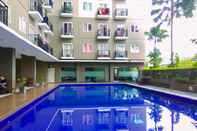 Swimming Pool Fully Furnished with Comfortable Design Studio Apartment Sunter Park View By Travelio