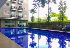 Swimming Pool 6 Fully Furnished with Comfortable Design Studio Apartment Sunter Park View By Travelio