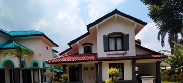 Bangunan 2 Villa Lippo Carita Admiral Irman