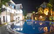Swimming Pool 5 Long Beach Hotel Pangandaran