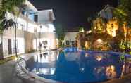 สระว่ายน้ำ 5 Long Beach Hotel Pangandaran