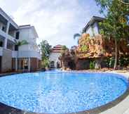 Hồ bơi 4 Long Beach Hotel Pangandaran