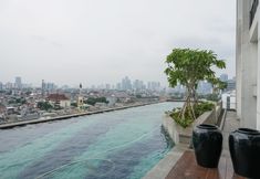 Swimming Pool 6 Cozy Studio Room Apartment at Nine Residence By Travelio