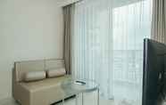 Ruang untuk Umum 4 Homey and New Furnished 3BR Green Sedayu Apartment By Travelio