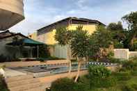 Swimming Pool Villa Green Warrior