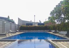 수영장 7 Modern and Comfort Studio Tifolia Apartment By Travelio