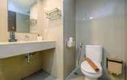 Toilet Kamar 5 Brand New Studio at H Residence Apartment By Travelio