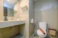 Toilet Kamar Brand New Studio at H Residence Apartment By Travelio