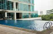 สระว่ายน้ำ 6 Great Choice 1BR Apartment at Brooklyn Alam Sutera By Travelio