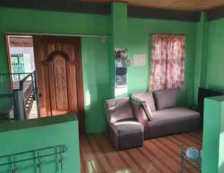 Lobi 2 RedDoorz Hostel near Hundred Island National Park