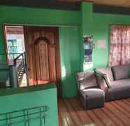 Lobi 5 RedDoorz Hostel near Hundred Island National Park