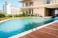 Swimming Pool Strategic 2BR near Mangga Dua and Ancol at Elpis Apartment By Travelio