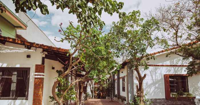 Bên ngoài Ngaunhien's house