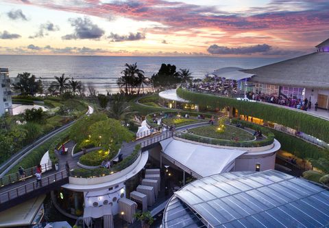 Exterior YELLO Hotel Kuta Beachwalk Bali