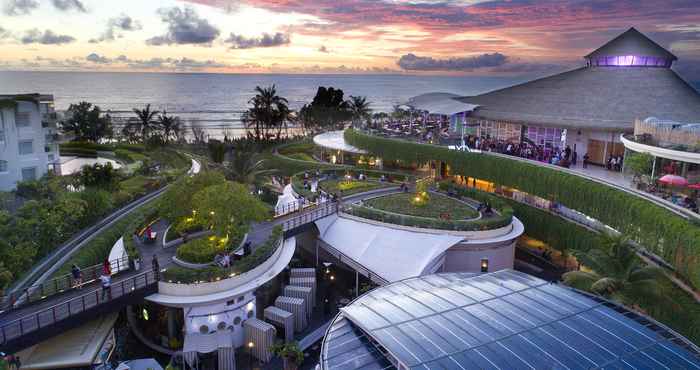 Bangunan YELLO Hotel Kuta Beachwalk Bali