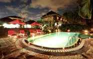 สระว่ายน้ำ 7 Hotel Segara Agung