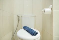 In-room Bathroom 5 Best Studio Apartment with Sofa Bed at Vittoria Residence By Travelio