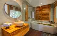 In-room Bathroom 3 Reswaha Villas by Pramana Villas