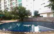 Swimming Pool 7 Comfort 1BR at Woodland Park Residence Apartment By Travelio