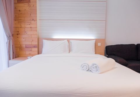 Bedroom Comfy Studio Apartment at Dago Suites By Travelio