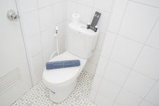 In-room Bathroom Studio at Emerald Bintaro Apartment near British School By Travelio