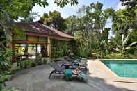 สระว่ายน้ำ Ambong Rainforest Retreat