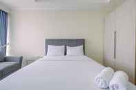 Kamar Tidur Cozy and Warm Studio Room at Menteng Park Apartment By Travelio