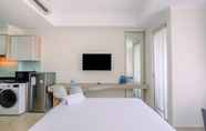 Ruang Umum 2 Cozy and Warm Studio Room at Menteng Park Apartment By Travelio