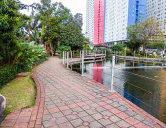 Bangunan 2 Relaxing 2BR Apartment at Green Pramuka By Travelio