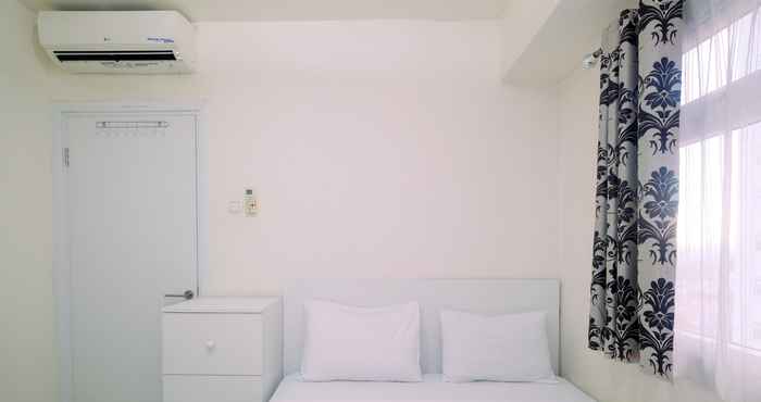 Kamar Tidur Relaxing 2BR Apartment at Green Pramuka By Travelio