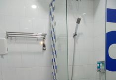 In-room Bathroom 4 Rosalyne Sleepbox