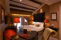 Kamar Tidur The Scarlet Singapore