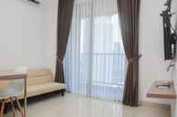 Ruang untuk Umum Modern 1BR Apartment at Ciputra World 2 By Travelio