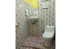 In-room Bathroom 6 Harapan Dua Homestay