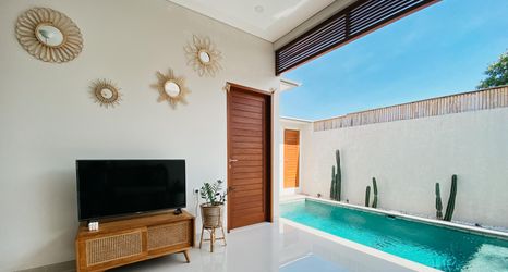 Swimming Pool 2 Villa Ann