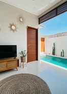 SWIMMING_POOL Villa Ann