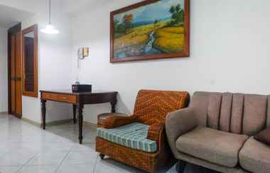 Lobi 2 Spacious Classic 1BR at Taman Beverly Apartment By Travelio