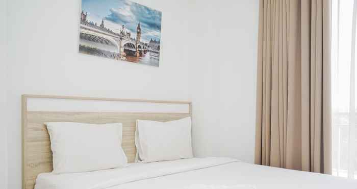 Kamar Tidur Minimalist and Comfort Studio Apartment at Springwood Residence By Travelio