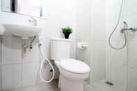 Toilet Kamar Apartemen Monroe Jababeka Cikarang Bekasi by Aparian