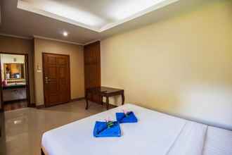 Bedroom 4 4 Bedroom Pool Villa 2  km from Walking street