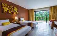 Kamar Tidur 4 Naithonburi Beach Resort