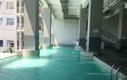 Hồ bơi 5 Stylish Studio Apartment at Harvard Jatinangor near ITB By Travelio