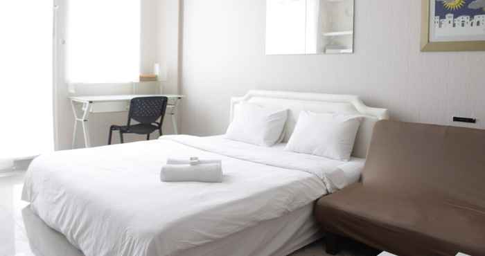 Kamar Tidur Bright Studio at Dago Suites Apartment near ITB By Travelio