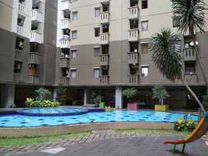 Hồ bơi 4 Cozy 2BR at Gateway Ahmad Yani Apartment By Travelio