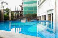 Kolam Renang Spacious Studio Apartment at Grand Sungkono Lagoon By Travelio