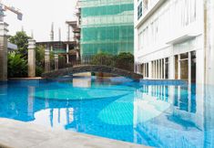 Swimming Pool 2 Spacious Studio Apartment at Grand Sungkono Lagoon By Travelio
