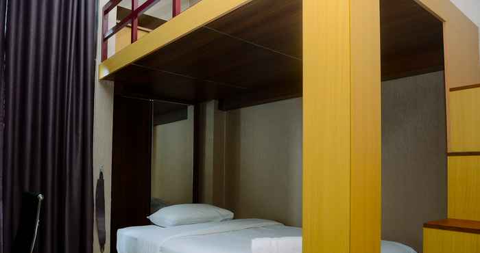 Bilik Tidur Cozy and Simply Studio at Dave Apartment By Travelio