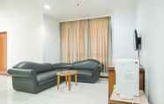 พื้นที่สาธารณะ 2 Good and Spacious 3BR Pangeran Jayakarta Apartment By Travelio