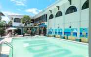 Swimming Pool 7 RedDoorz Plus @ Castle Chateau Iloilo - Vaccinated Staff 
