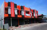 Exterior 3 Orange Syariah Pakan Kamis